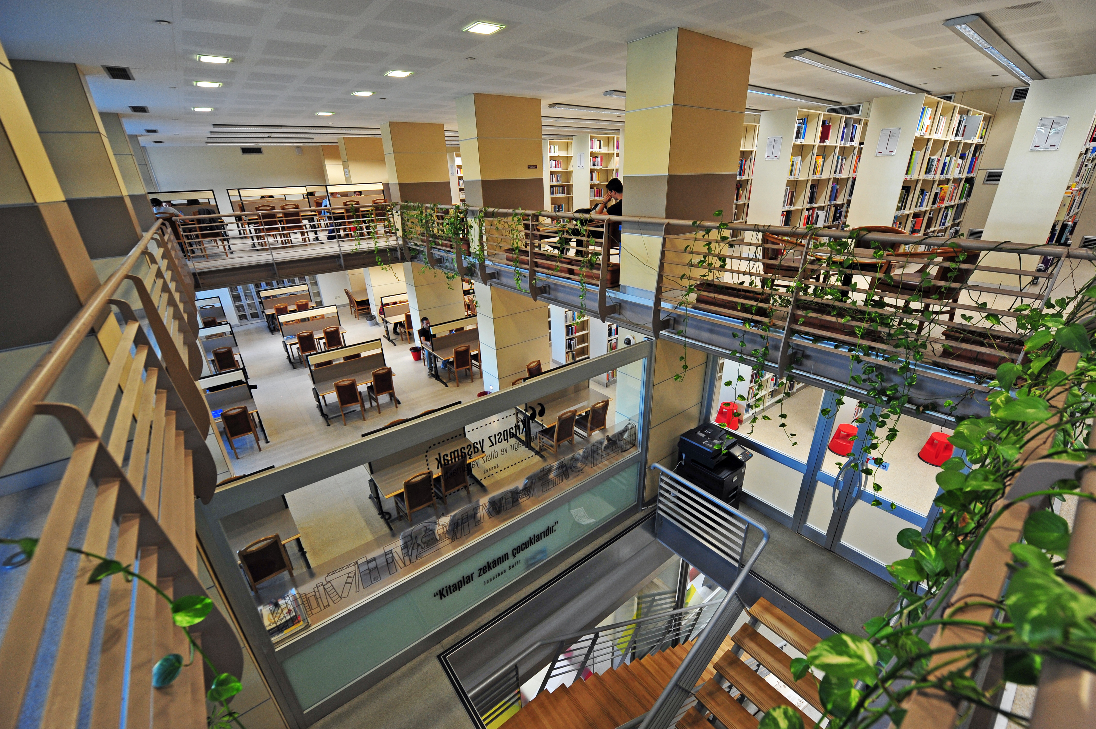 İKÜ Kütüphane